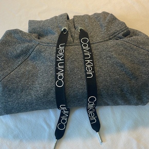 Calvin Klein, gray hoodie… XL… textured cord pull strings… Raglin style…CUTE! - Picture 7 of 8